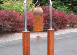 welded metal sculpture of a bell, by Jan Schultz
